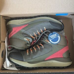 Columbia hiking boots